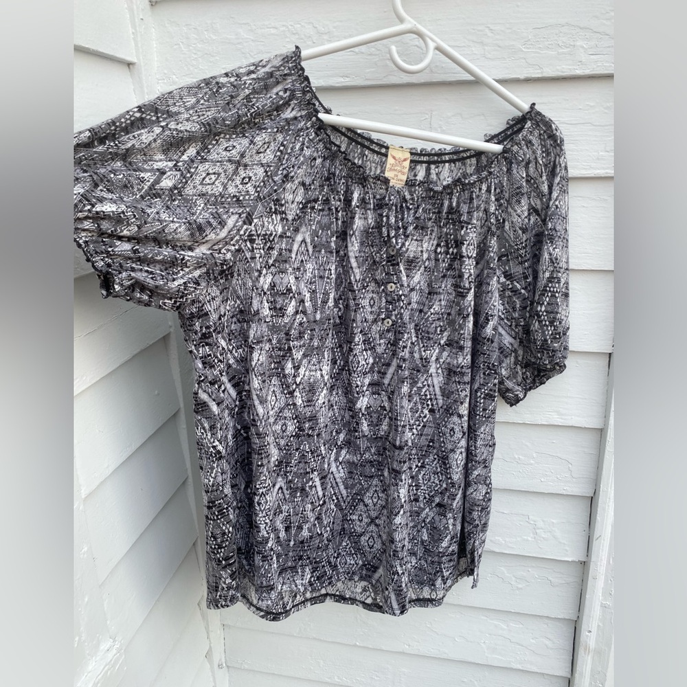 Faded Glory Black and Gray Geometric Blouse